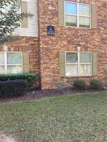 6102 Fairington Club Dr in Stonecrest, GA - Building Photo
