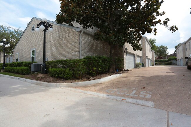 Marlborough Square Townhomes in Houston, TX - Building Photo - Building Photo