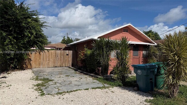 329 NE 58th St-Unit -0 in Miami, FL - Building Photo - Building Photo