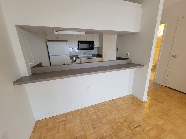 100 W Squantum St in Quincy, MA - Building Photo - Building Photo