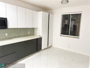 499 Conservation Dr in Weston, FL - Building Photo - Building Photo