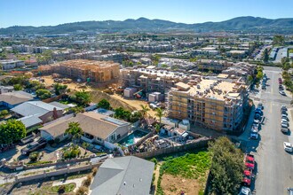 Villa Serena in San Marcos, CA - Foto de edificio - Building Photo