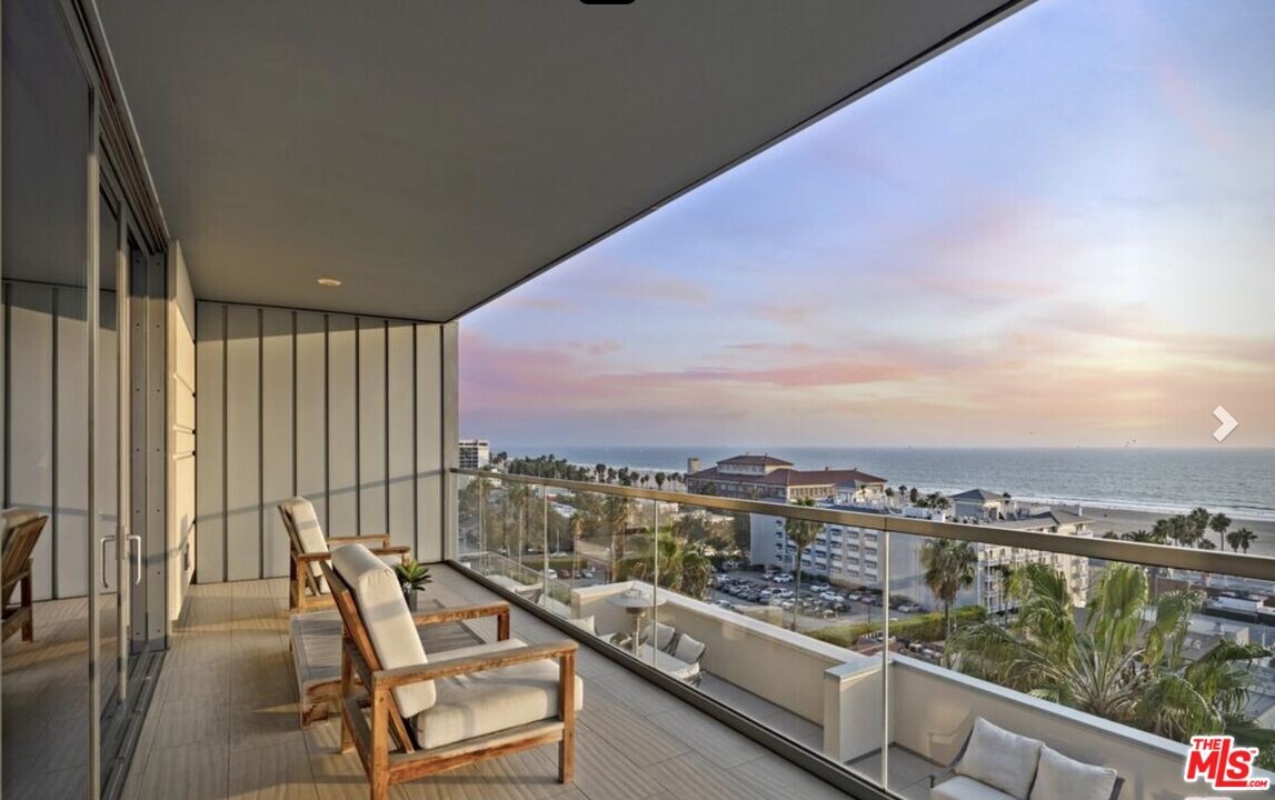 1755 Ocean Ave in Santa Monica, CA - Building Photo