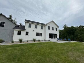 81 Pine Tree Ln in Manchester, VT - Building Photo - Building Photo