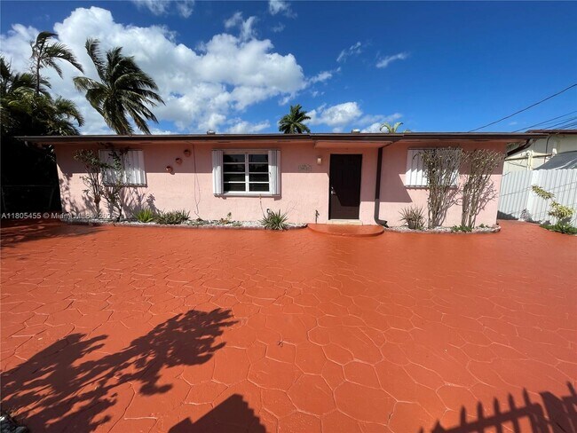 3033 NW 11th Terrace in Miami, FL - Building Photo - Building Photo