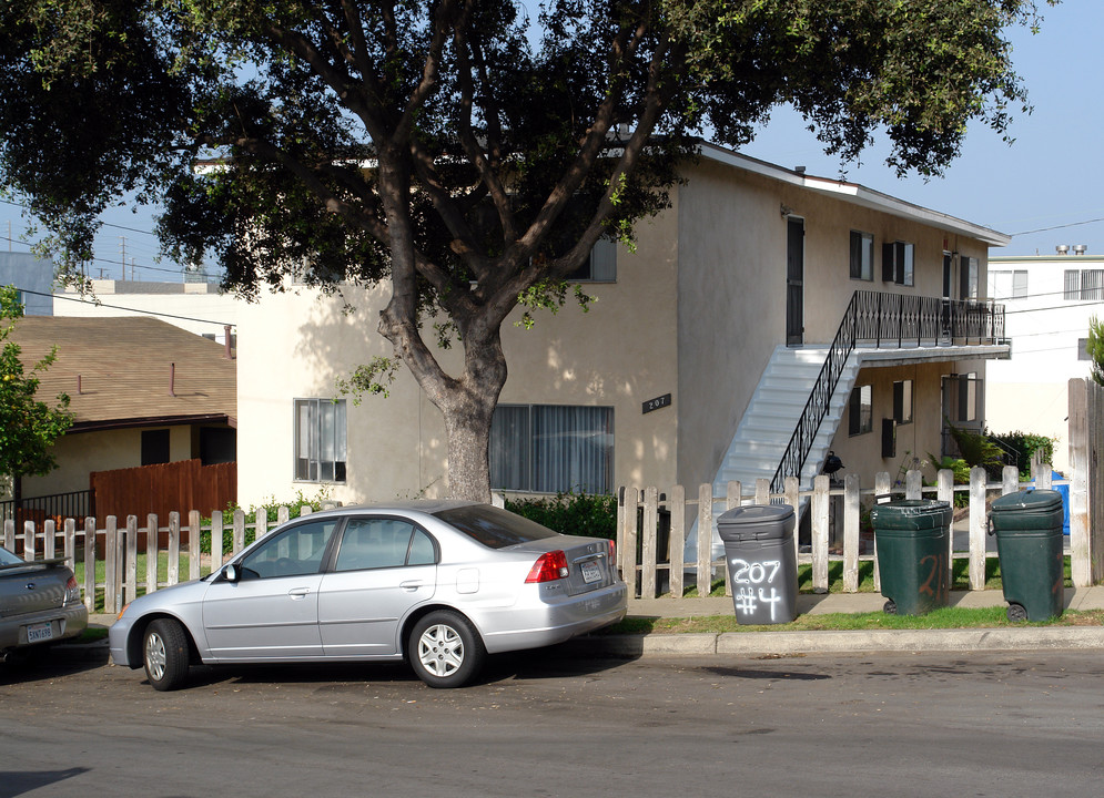 207 Sheldon St in El Segundo, CA - Building Photo