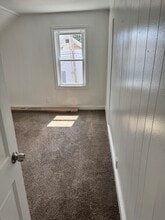 211 Oxford St, Unit 2nd floor apt in Providence, RI - Building Photo - Building Photo