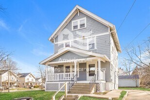 1069 Herberich Ave in Akron, OH - Building Photo