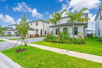 4276 SW 173rd Ave in Miramar, FL - Building Photo - Building Photo