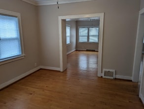 916 S Webster St in Saginaw, MI - Building Photo - Building Photo