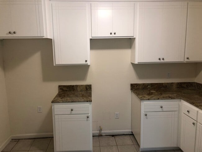 12698 1st Dr in Cutler, CA - Building Photo - Building Photo