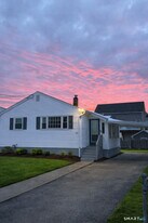 945 E Broadway in Milford, CT - Building Photo