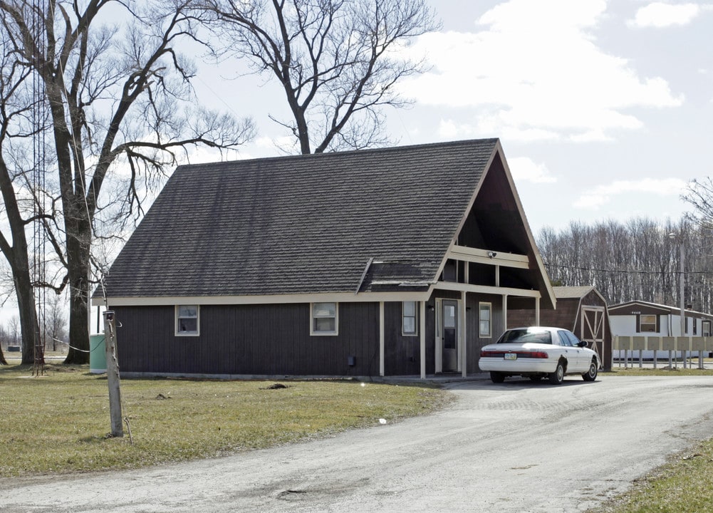 Mobile Home Park in Fostoria, OH - Foto de edificio