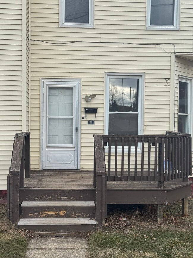 property at 902 W 20th St