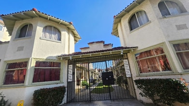728 S Carondelet St in Los Angeles, CA - Foto de edificio - Building Photo