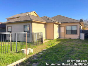 5977 Midcrown Dr in San Antonio, TX - Building Photo - Building Photo