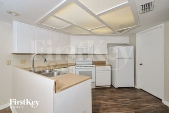 1050 Walt Williams Rd in Lakeland, FL - Building Photo - Building Photo