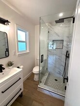 16913 Covello St in Van Nuys, CA - Foto de edificio - Building Photo