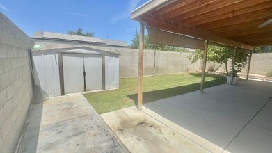 409 Manzanita Dr in Delano, CA - Building Photo - Building Photo