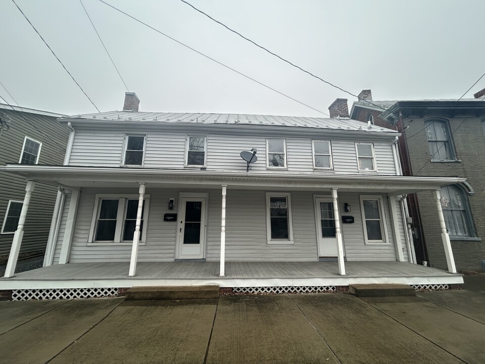 21 W Main St, Unit 2 in Thurmont, MD - Building Photo