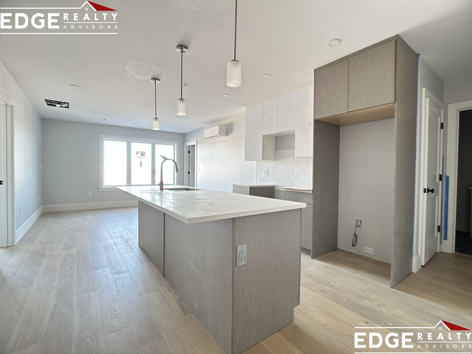 425 Market St, Unit 2F-4 in Boston, MA - Building Photo