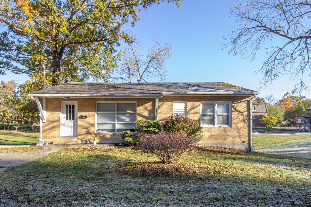 1807 Sunrise Dr in Columbia, MO - Building Photo