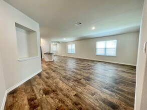 4910 Bunker Dr in San Antonio, TX - Building Photo - Building Photo
