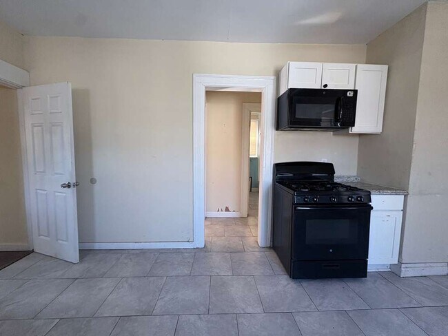 62 Fairfield St, Unit 3 in New Haven, CT - Building Photo - Building Photo