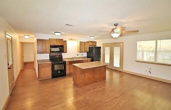 112 Trailwood Rd in Enchanted Oaks, TX - Building Photo - Building Photo