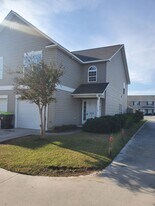 2102 Mayberry Loop Rd in Morehead City, NC - Building Photo