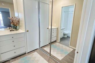 Kerrwood Manor in Long Beach, CA - Foto de edificio - Building Photo