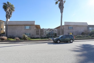 5450-5500 Driftwood St in Oxnard, CA - Building Photo - Building Photo