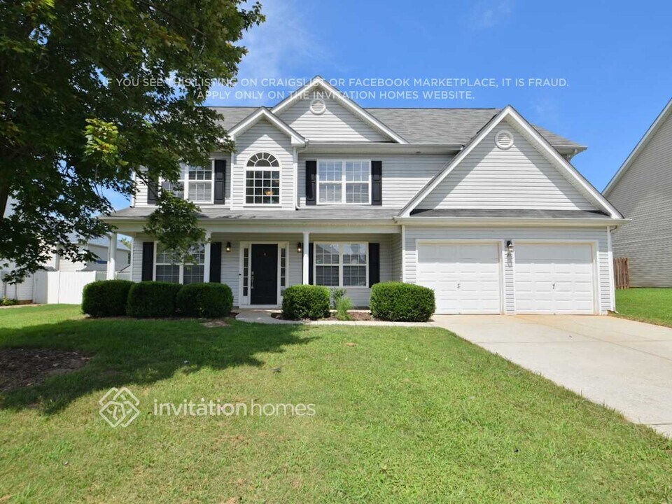 121 Saye Pl in Mooresville, NC - Building Photo
