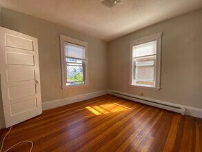 49 Conwell Ave, Unit #2 in Somerville, MA - Foto de edificio - Building Photo