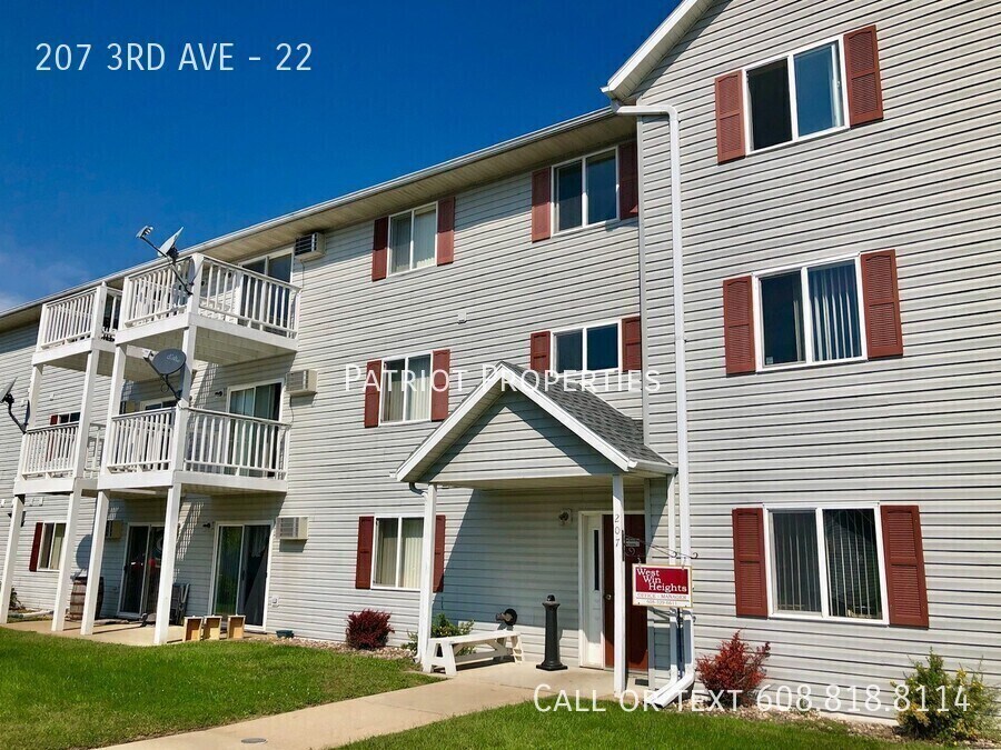 207 3rd Ave in Monroe, WI - Building Photo