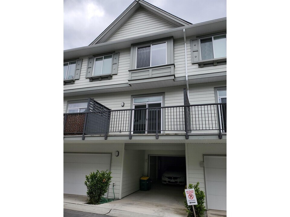 15850-85 85 Ave in Surrey, BC - Building Photo