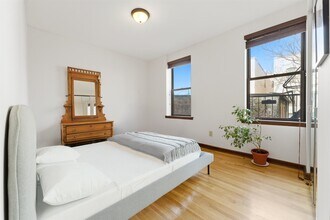 902 Willow Ave in Hoboken, NJ - Building Photo - Building Photo