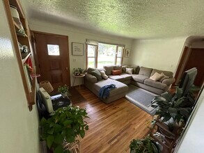 710 W 20th St in Cedar Falls, IA - Foto de edificio - Building Photo