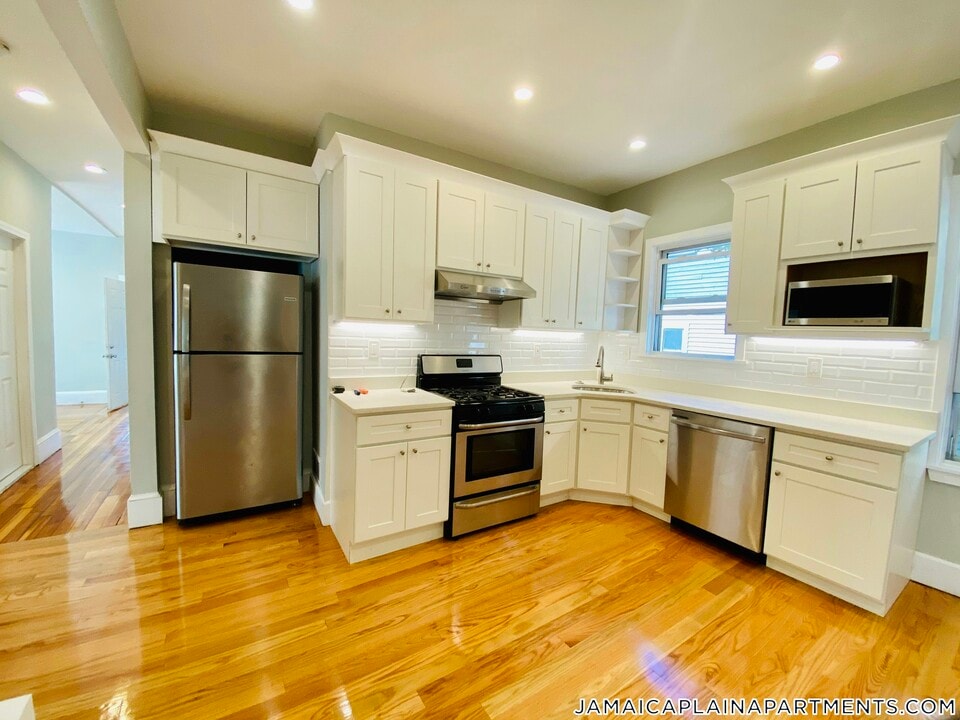 164 Hyde Park Ave in Boston, MA - Building Photo