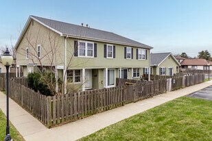 Roundtree Oaks in Ypsilanti, MI - Building Photo