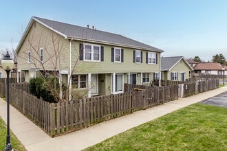 Roundtree Oaks in Ypsilanti, MI - Building Photo - Primary Photo