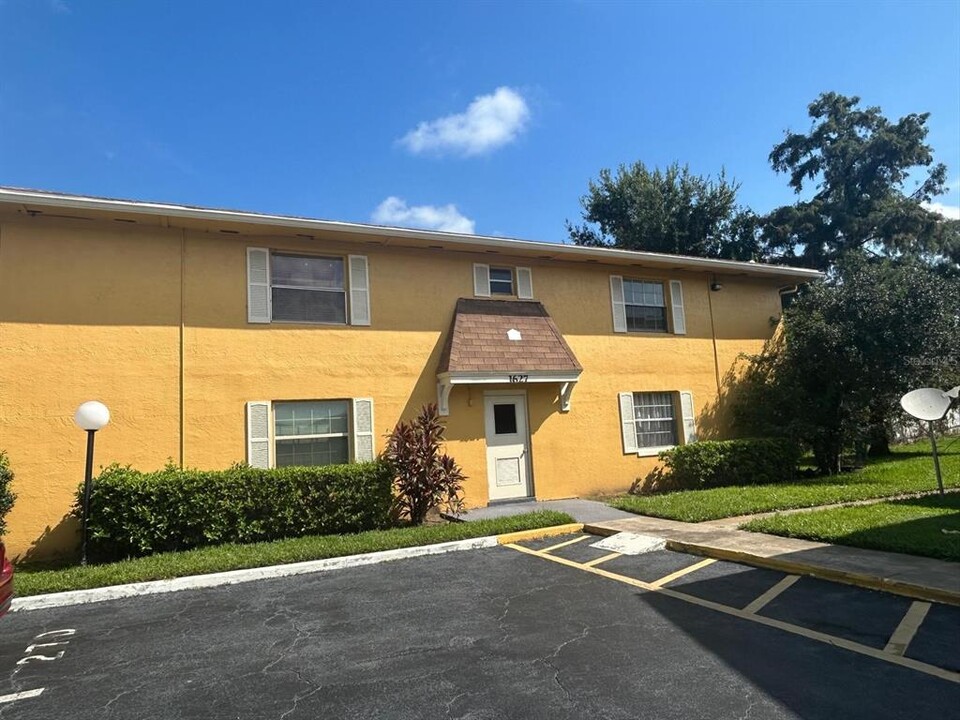 1627 W Oak Ridge Rd in Orlando, FL - Building Photo