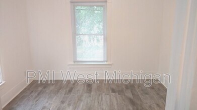 921 Dayton St SW in Grand Rapids, MI - Building Photo - Building Photo