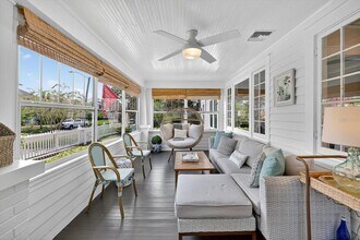 235 10th Ave NE in St. Petersburg, FL - Building Photo - Building Photo