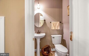 913 Pleasant Dr in Rockville, MD - Building Photo - Building Photo