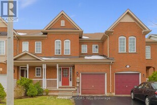 15 Queen Anne Dr in Brampton, ON - Building Photo