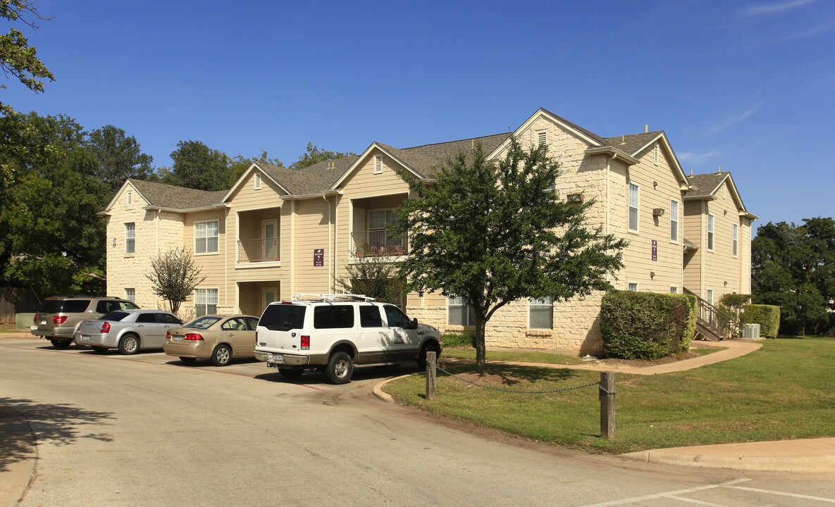 Crystal Falls Crossing in Leander, TX - Building Photo