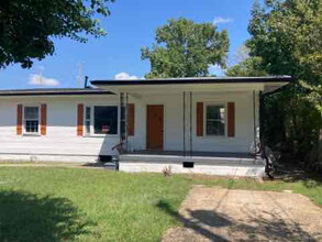 3300 Lower Wetumpka Rd in Montgomery, AL - Building Photo - Building Photo