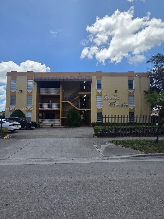 575 W 69th St in Hialeah, FL - Building Photo