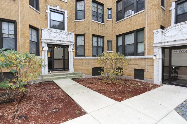 724.5 W Barry Ave in Chicago, IL - Building Photo